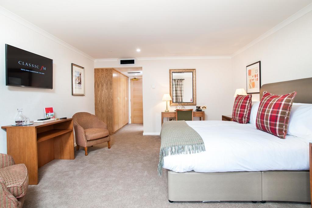 Parkway Hotel & Spa Cwmbrân Extérieur photo