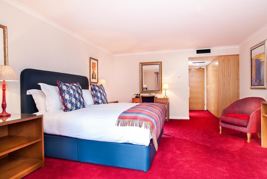 Parkway Hotel & Spa Cwmbrân Extérieur photo