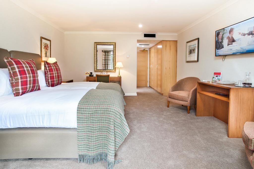 Parkway Hotel & Spa Cwmbrân Extérieur photo