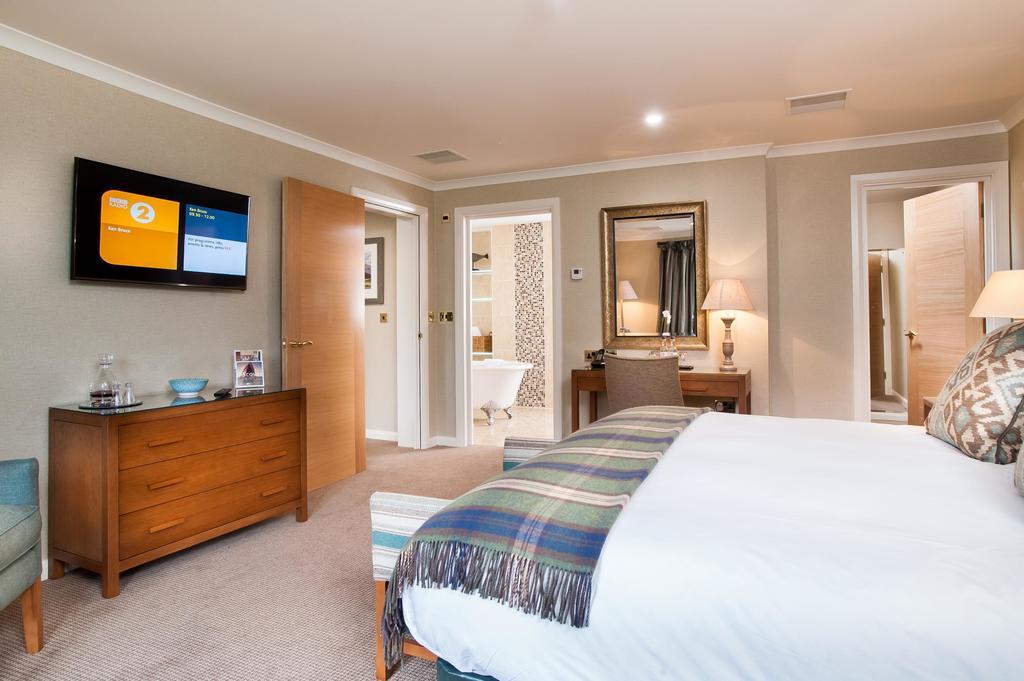 Parkway Hotel & Spa Cwmbrân Extérieur photo