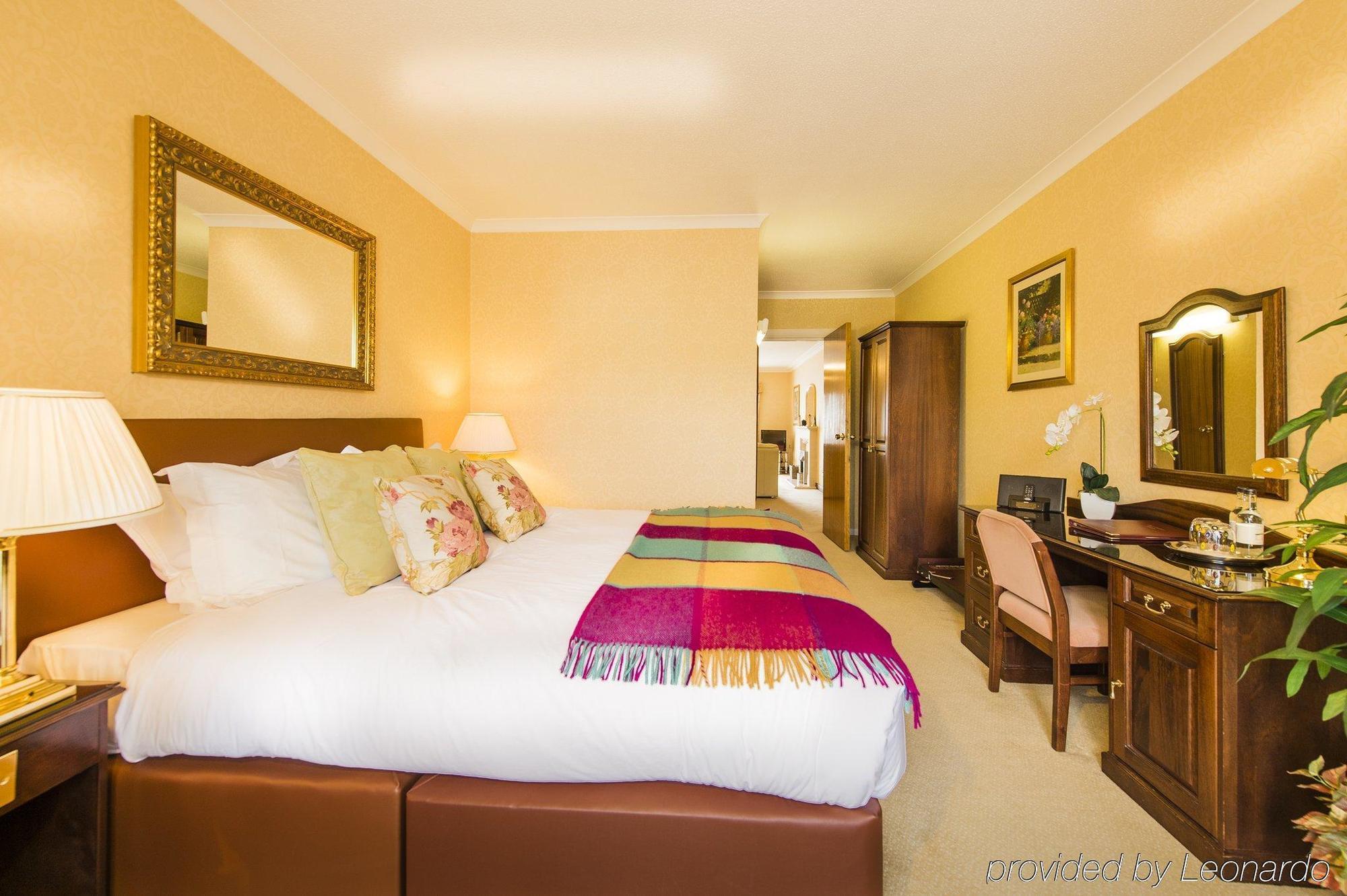 Parkway Hotel & Spa Cwmbrân Extérieur photo