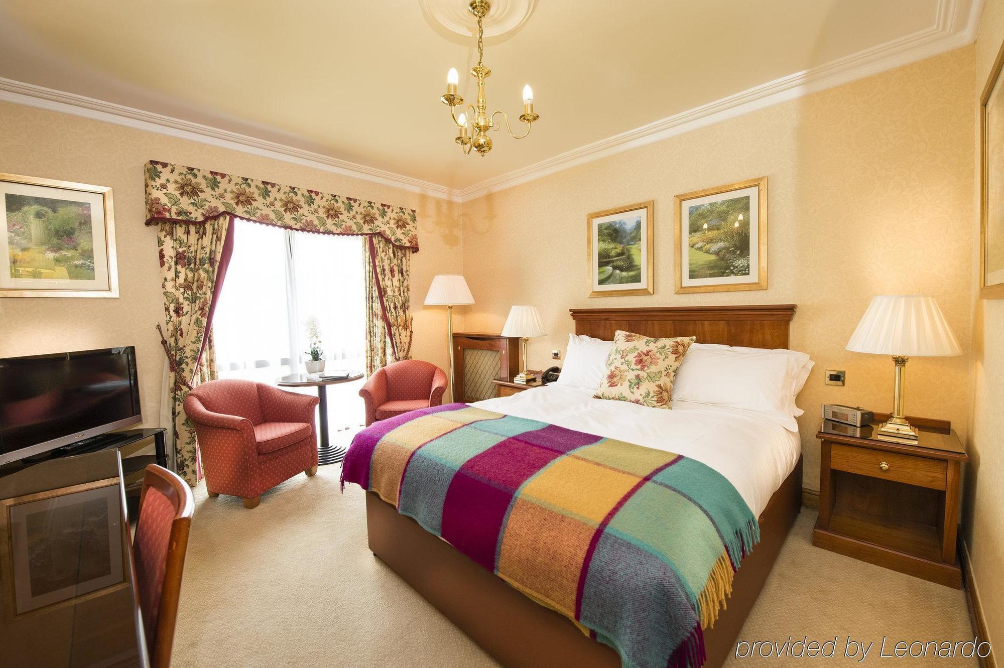 Parkway Hotel & Spa Cwmbrân Extérieur photo