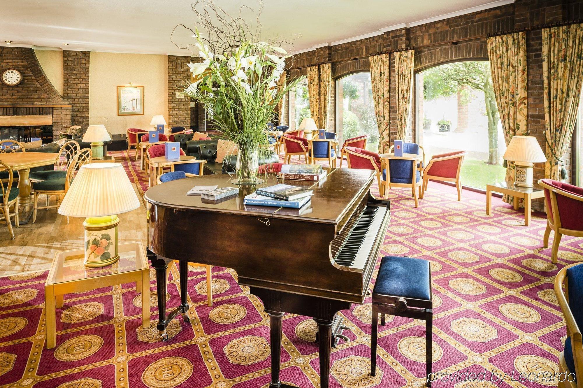 Parkway Hotel & Spa Cwmbrân Extérieur photo