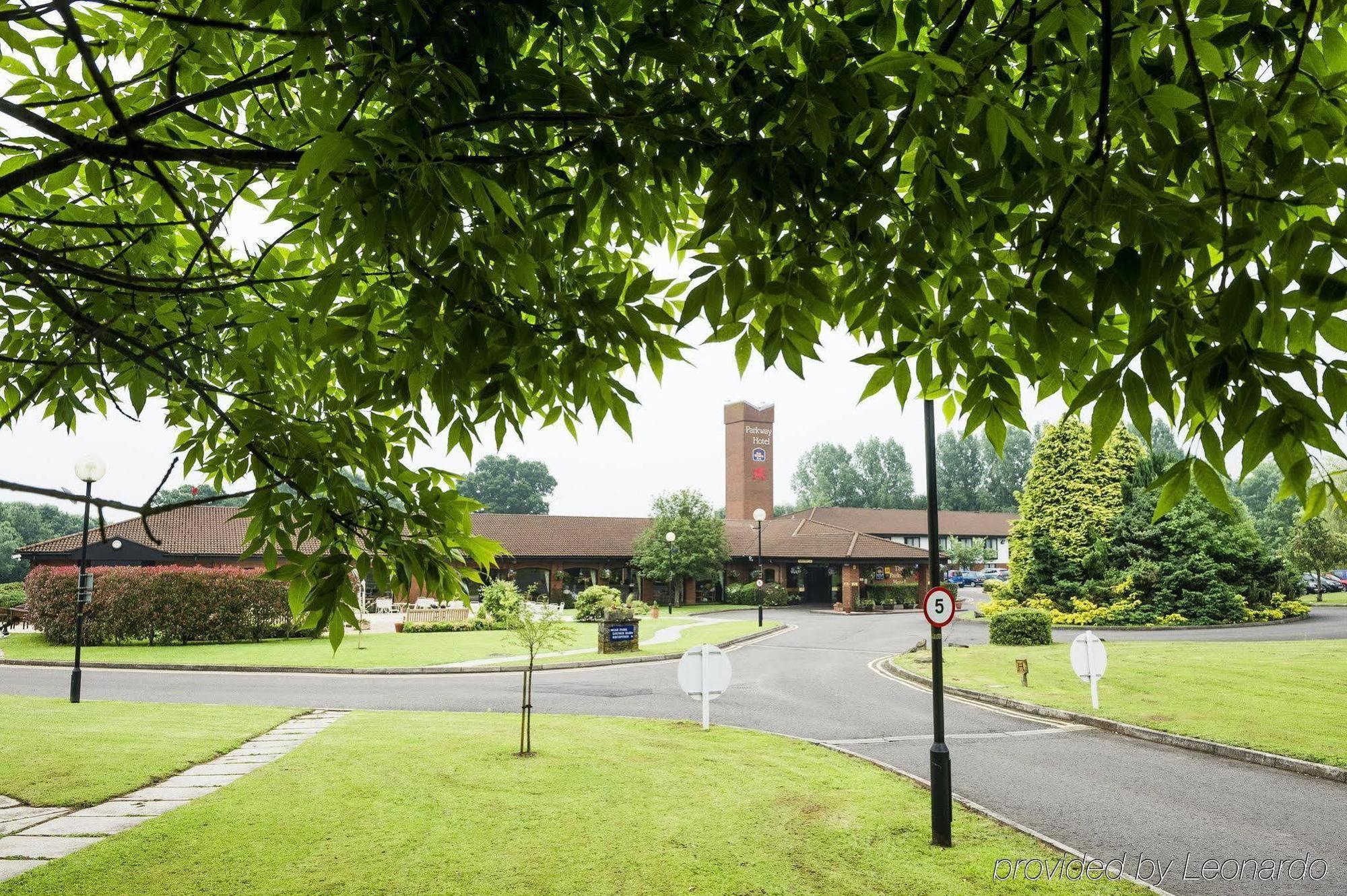 Parkway Hotel & Spa Cwmbrân Extérieur photo