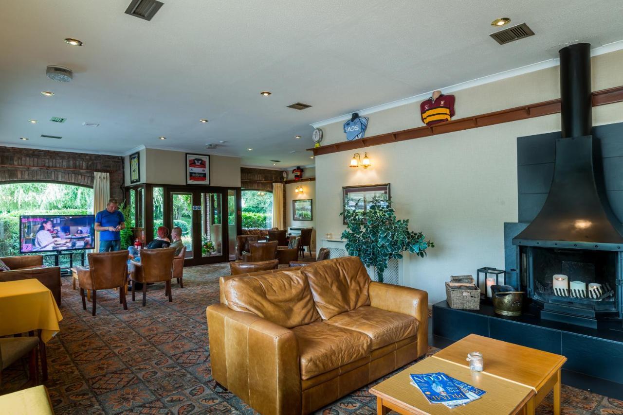 Parkway Hotel & Spa Cwmbrân Extérieur photo