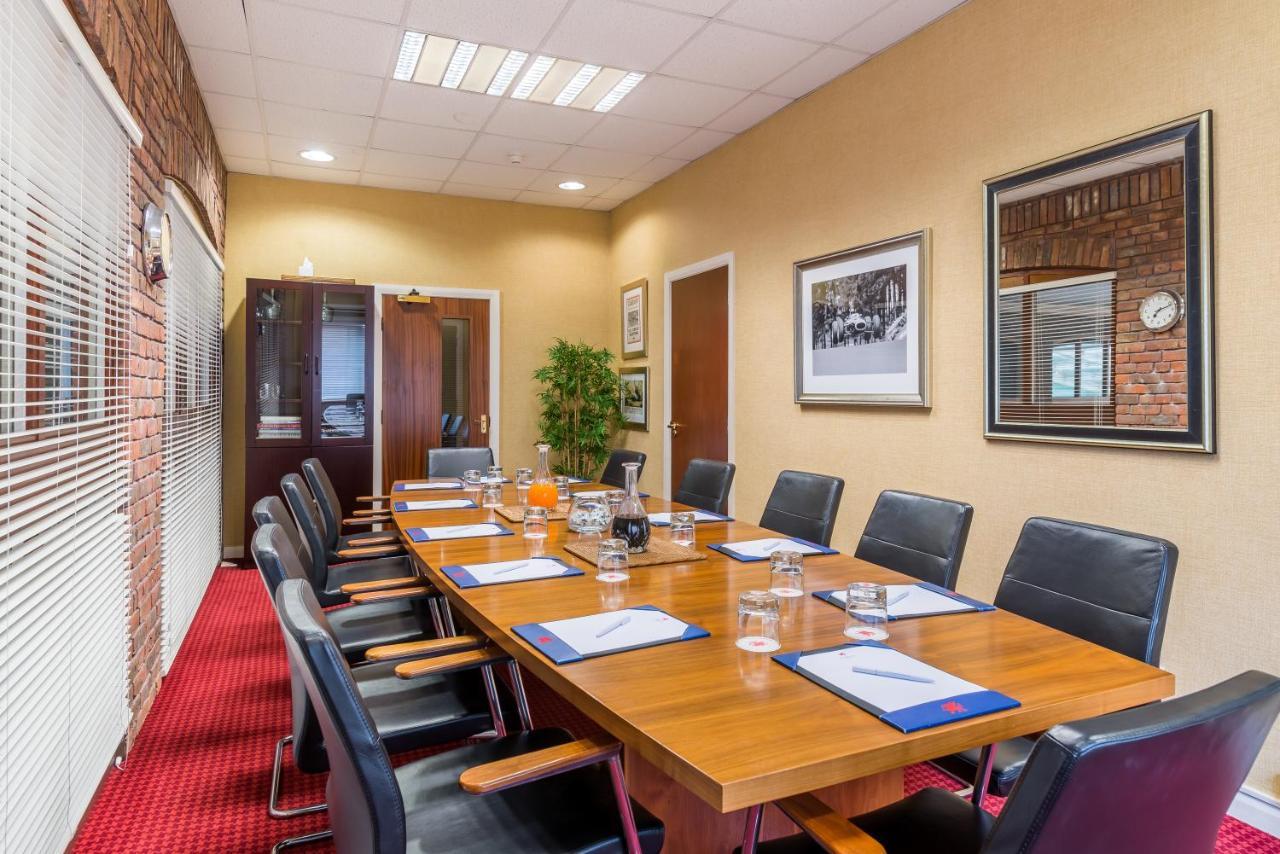 Parkway Hotel & Spa Cwmbrân Extérieur photo