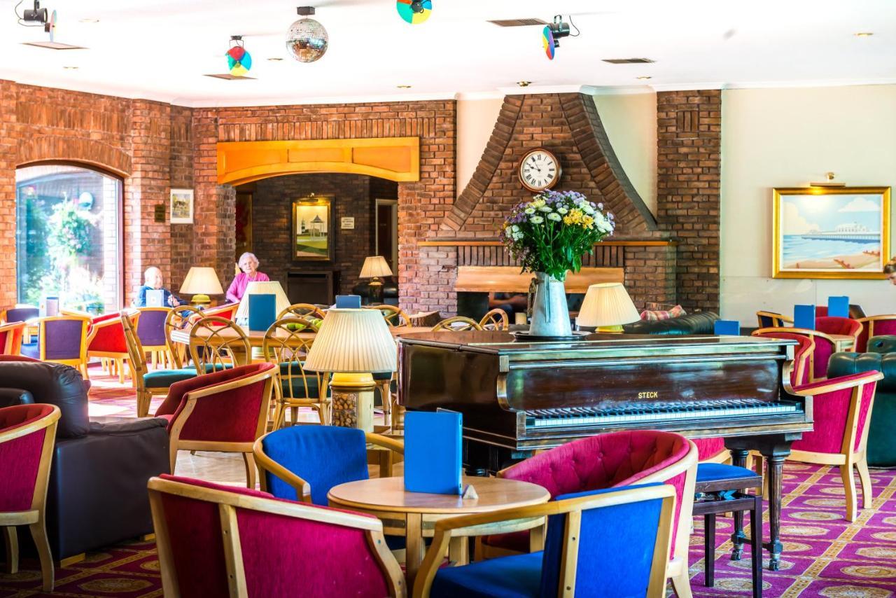 Parkway Hotel & Spa Cwmbrân Extérieur photo