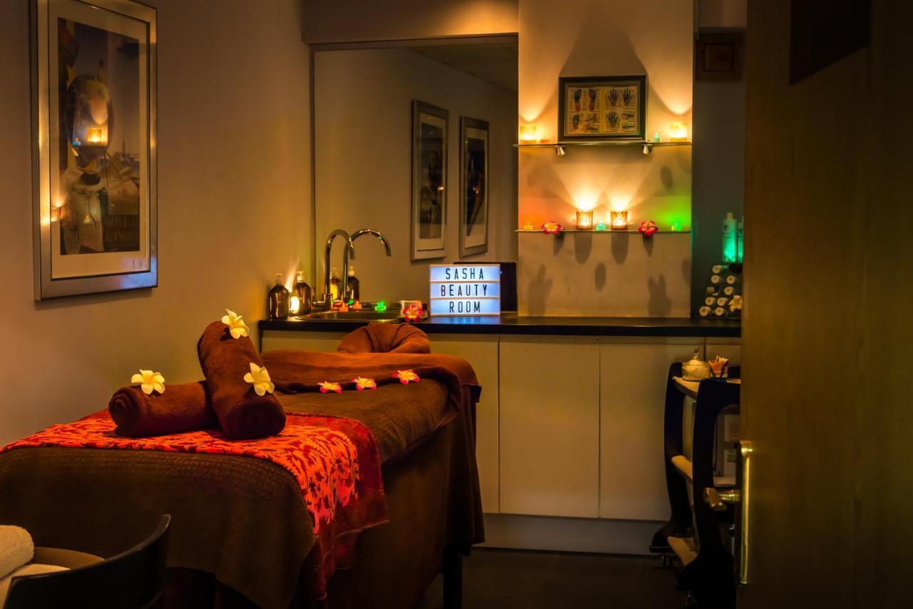Parkway Hotel & Spa Cwmbrân Extérieur photo