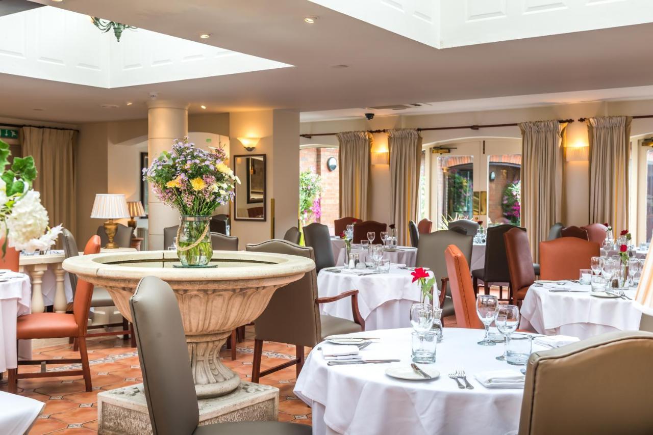 Parkway Hotel & Spa Cwmbrân Extérieur photo