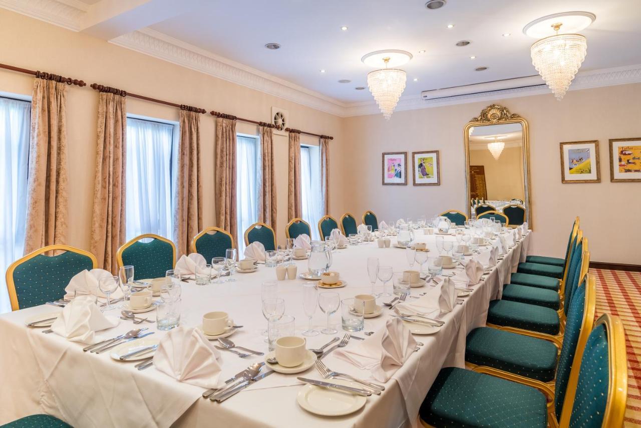 Parkway Hotel & Spa Cwmbrân Extérieur photo